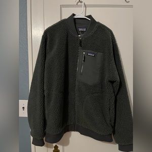 Patagonia fleece. Mens large. Gray